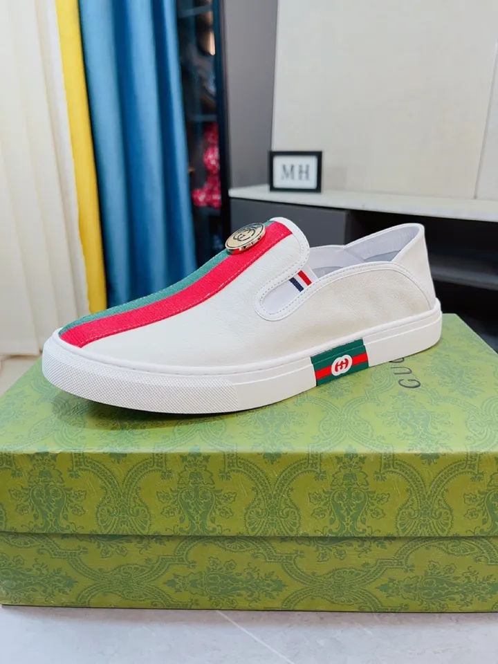 Men's shoes 💰420🌹🌹GUCCI [Gucci] New high-end brand of men's shoes, the latest fashionable casual men's shoes, trendy and versatile, relaxed and sporty style, uppers imported from Italy, first-layer cowhide, genuine leather lining, and ultra-fine workmanship. Original personalized fashionable rubber wear-resistant outsole, light and comfortable on the foot, size 38-44